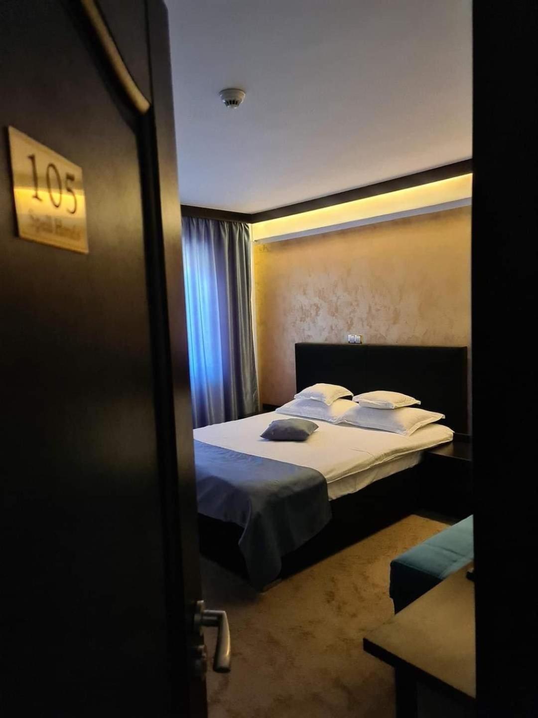 Spell Hotels Capatineni-Paminteni Екстериор снимка